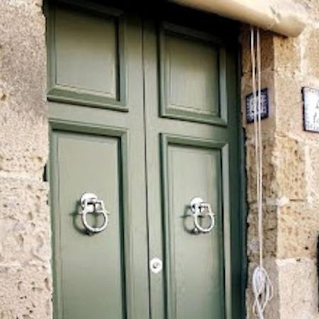 Charming 200 Year Old Cottage With Yard Zabbar ภายนอก รูปภาพ